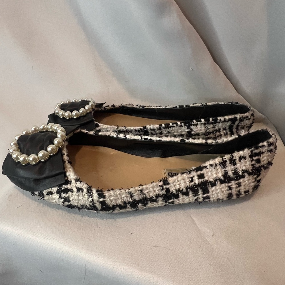 Karl Lagerfeld Elegant Black and White Tweed Flats with Pearl Detail